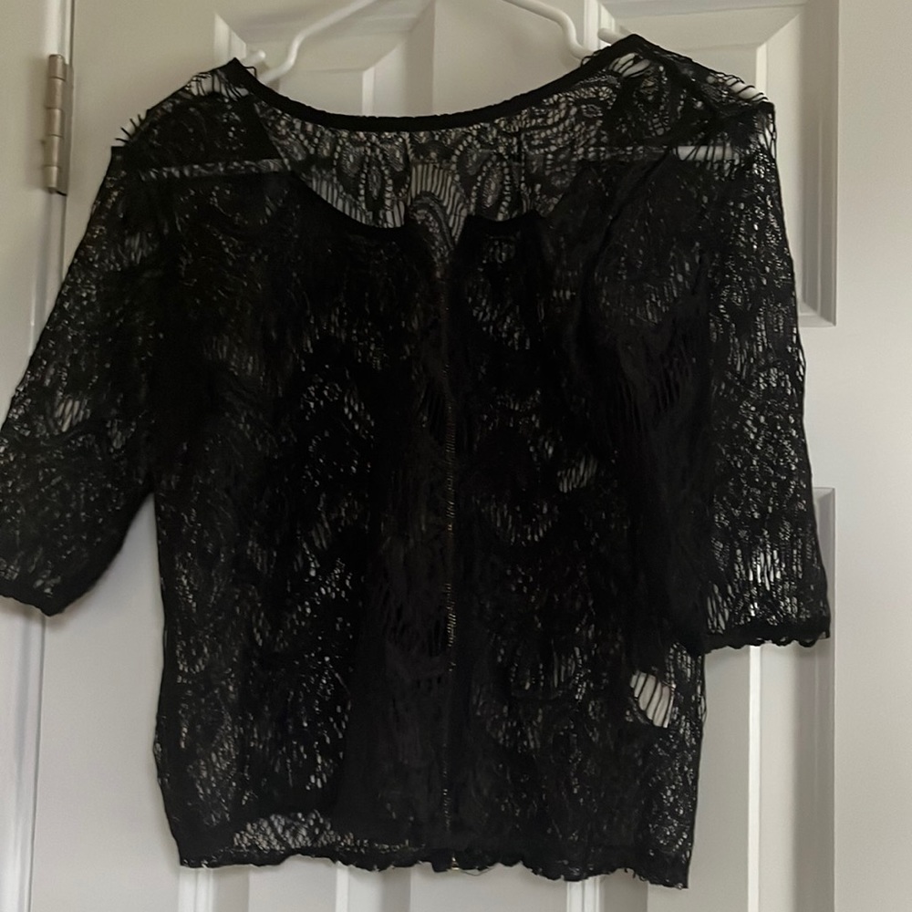 Black lace cropped tshirt. Size small. Never worn with tags